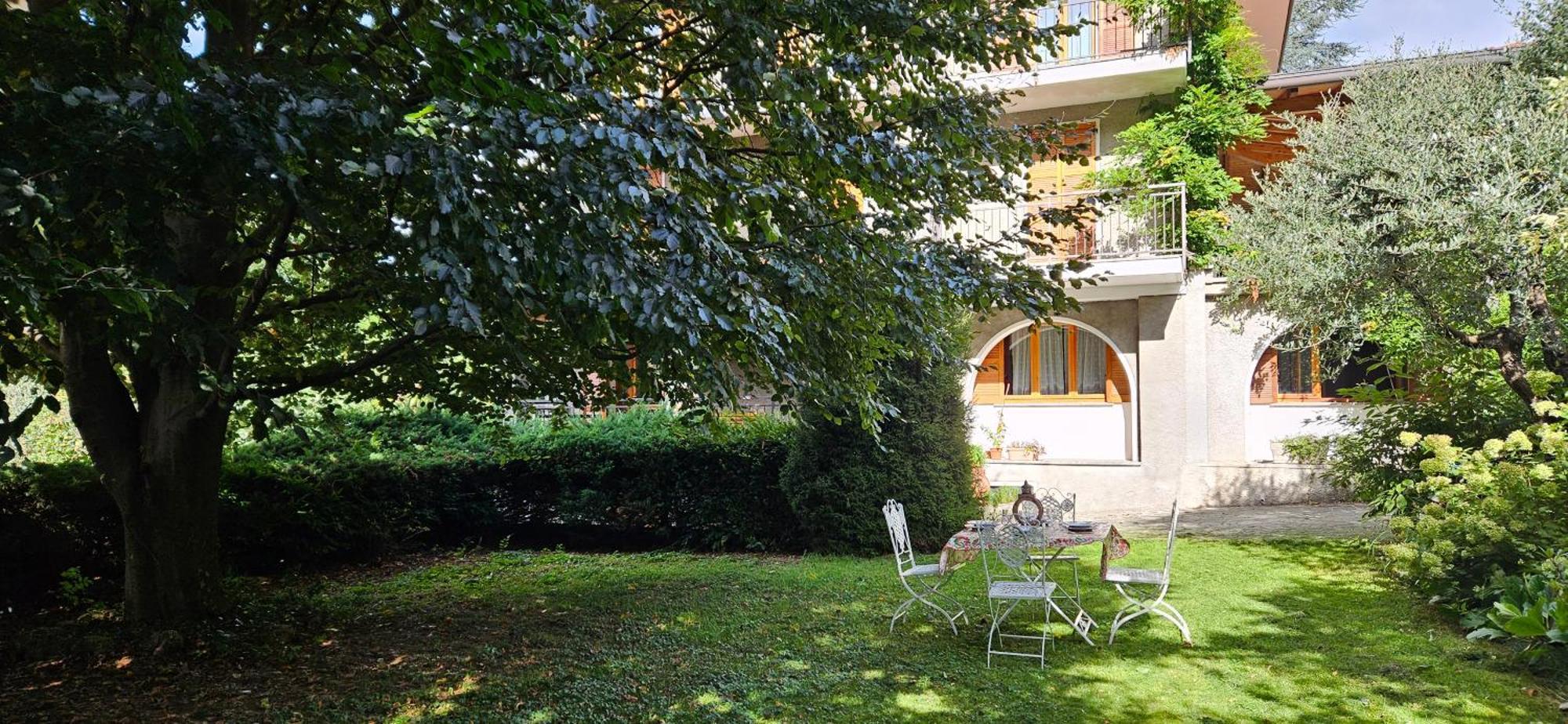 Appartamento Con Ingresso Autonomo, Giardino Privato E Portico Introbio Экстерьер фото