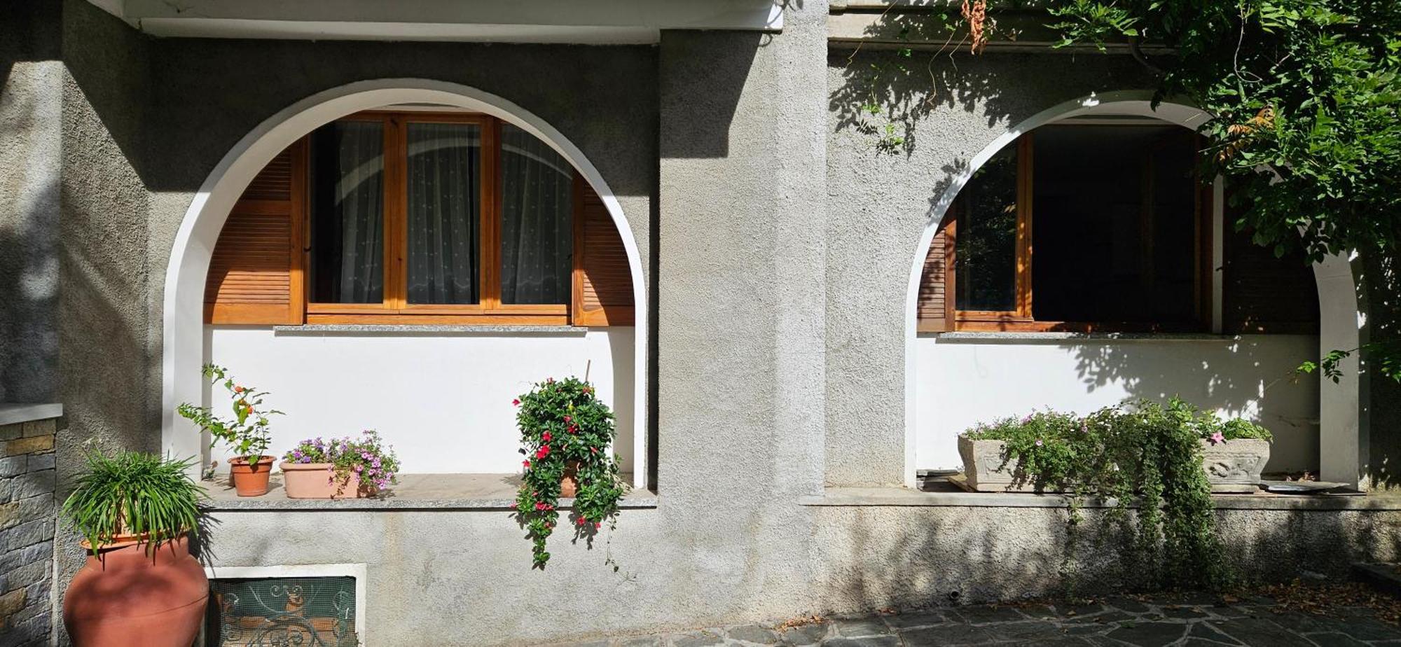 Appartamento Con Ingresso Autonomo, Giardino Privato E Portico Introbio Экстерьер фото