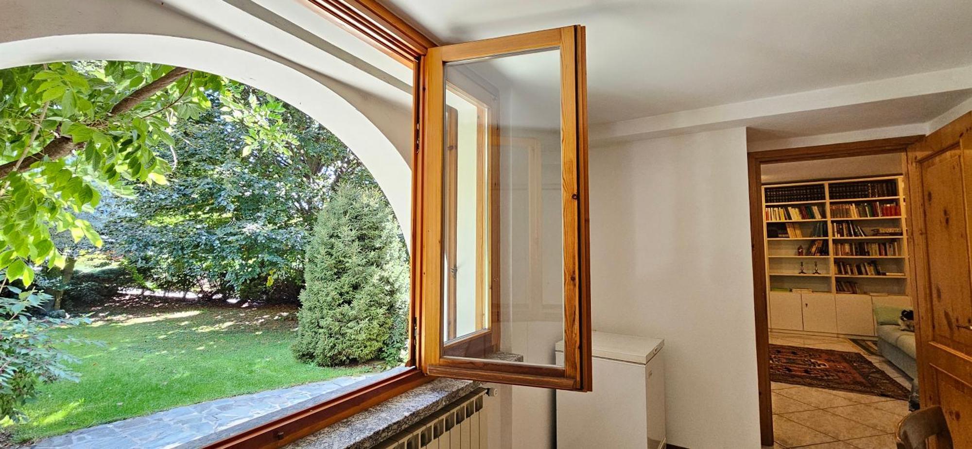 Appartamento Con Ingresso Autonomo, Giardino Privato E Portico Introbio Экстерьер фото